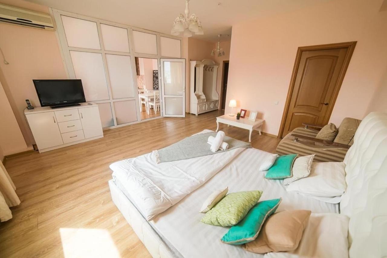 Manica Mega Towers Apartment Almaty Bagian luar foto