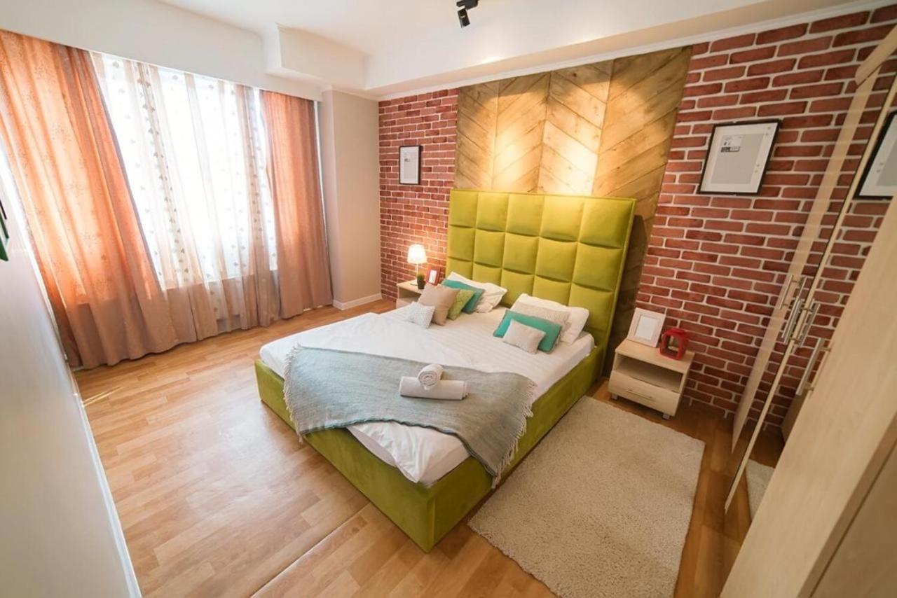 Manica Mega Towers Apartment Almaty Bagian luar foto