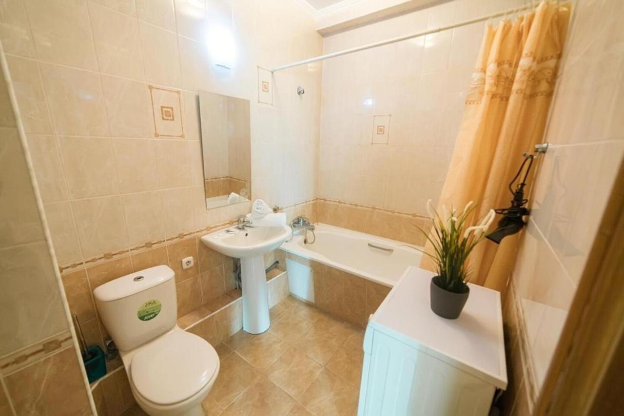 Manica Mega Towers Apartment Almaty Bagian luar foto
