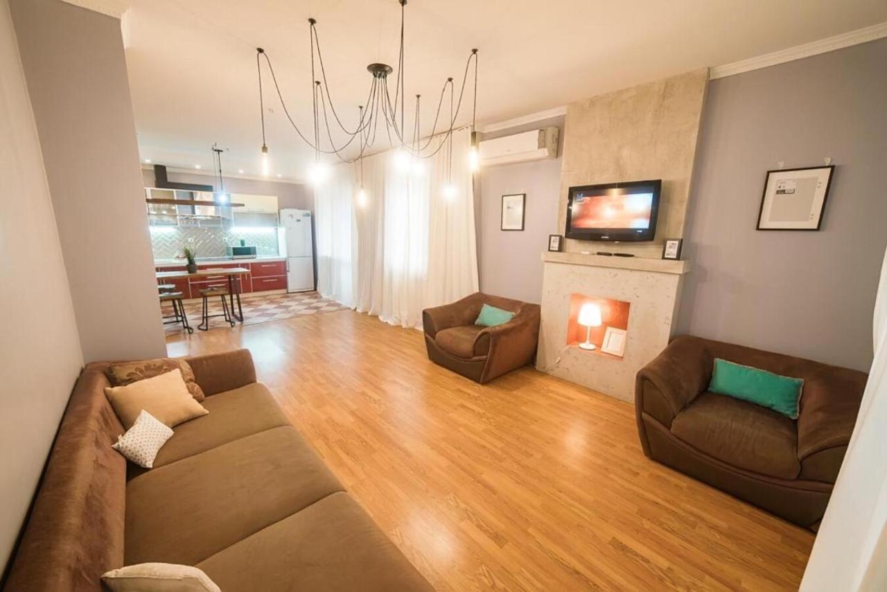Manica Mega Towers Apartment Almaty Bagian luar foto