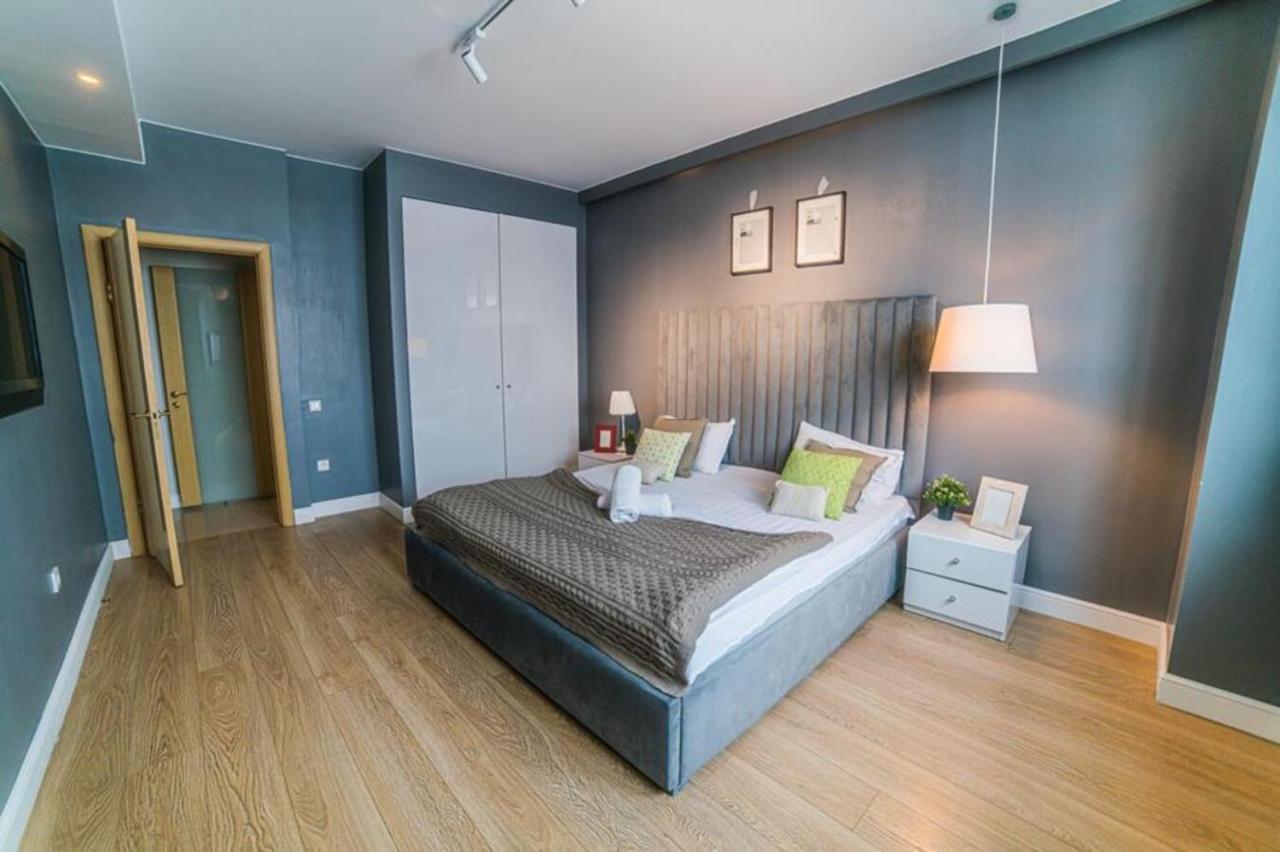 Manica Mega Towers Apartment Almaty Bagian luar foto