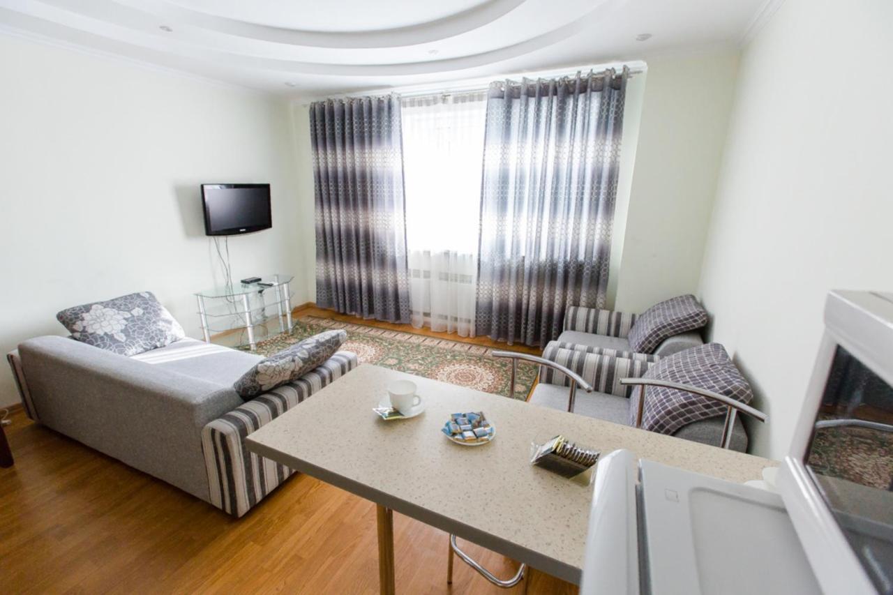 Manica Mega Towers Apartment Almaty Bagian luar foto