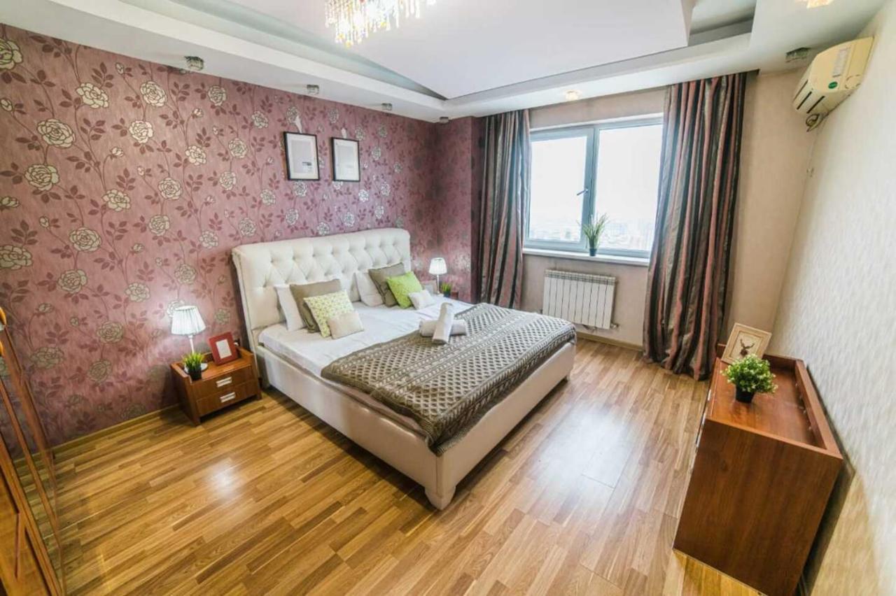 Manica Mega Towers Apartment Almaty Bagian luar foto