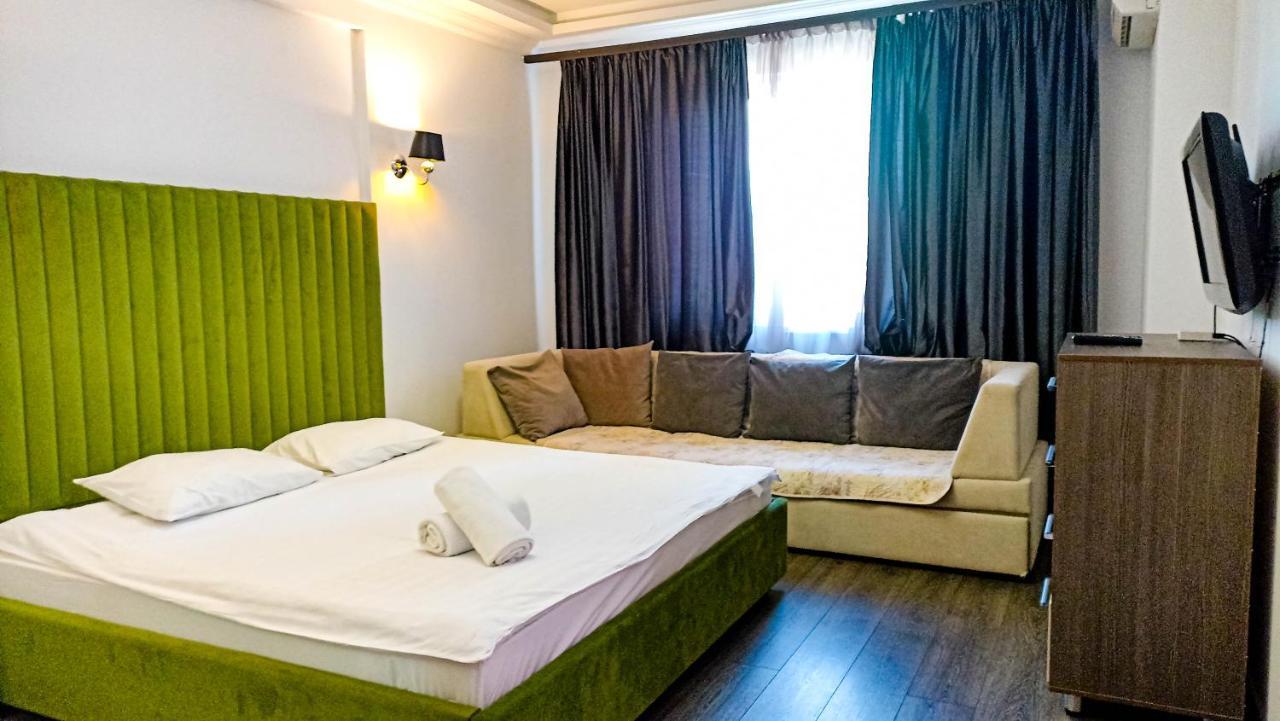 Manica Mega Towers Apartment Almaty Bagian luar foto
