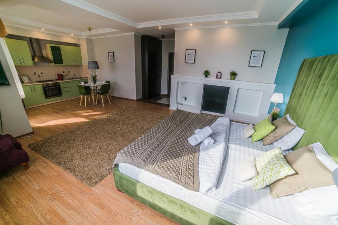 Manica Mega Towers Apartment Almaty Bagian luar foto