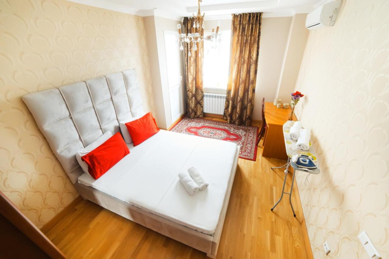 Manica Mega Towers Apartment Almaty Bagian luar foto